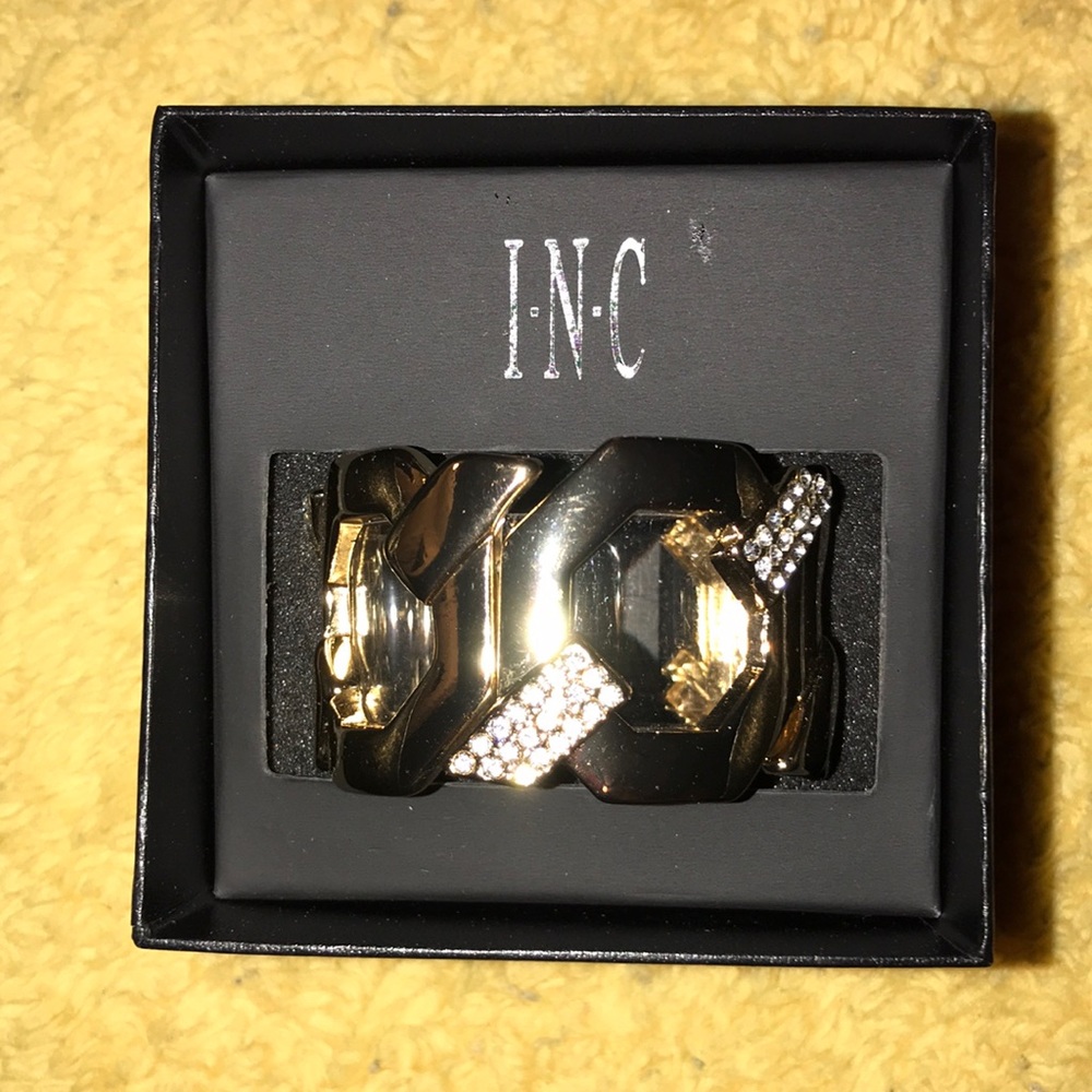 I.N.C. Woman’s gold plated stretch bracelet with/crystals.  Costume jewelry.